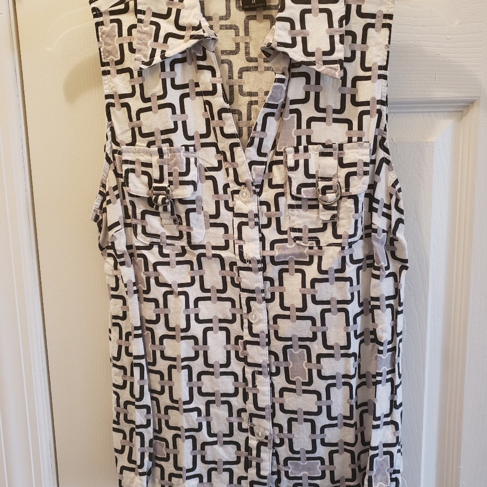 Sleeveless shirt
